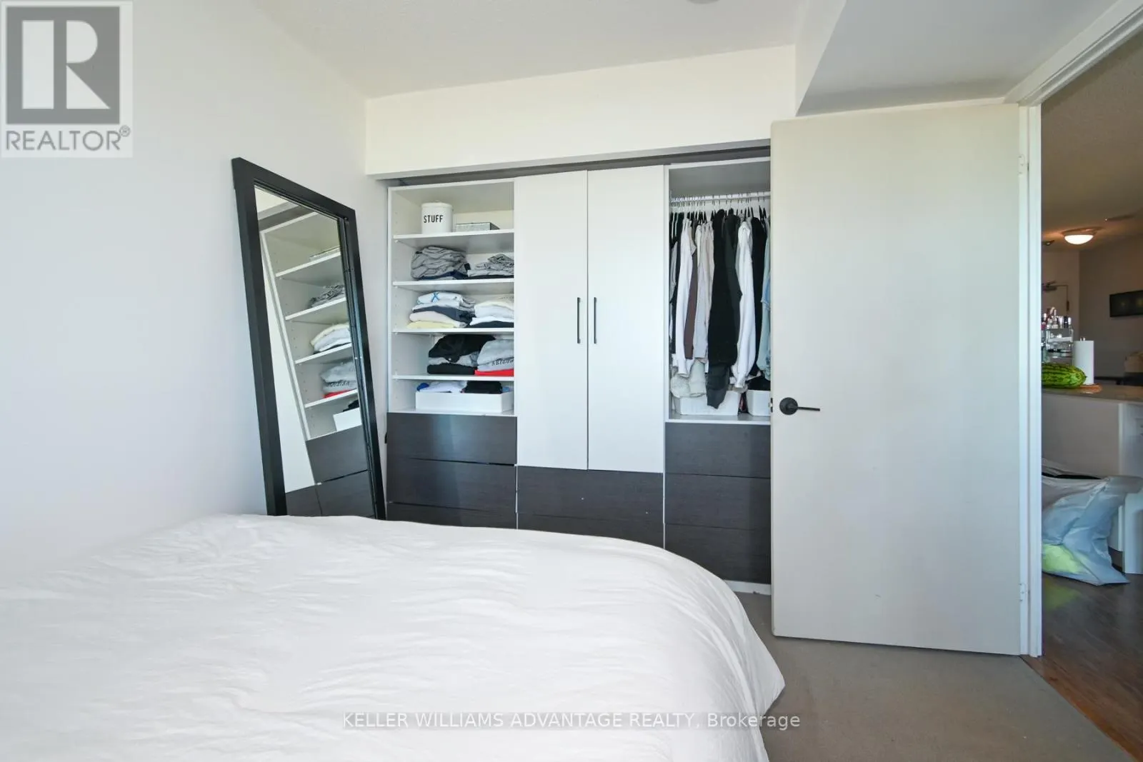 1208 - 15 SINGER COURT