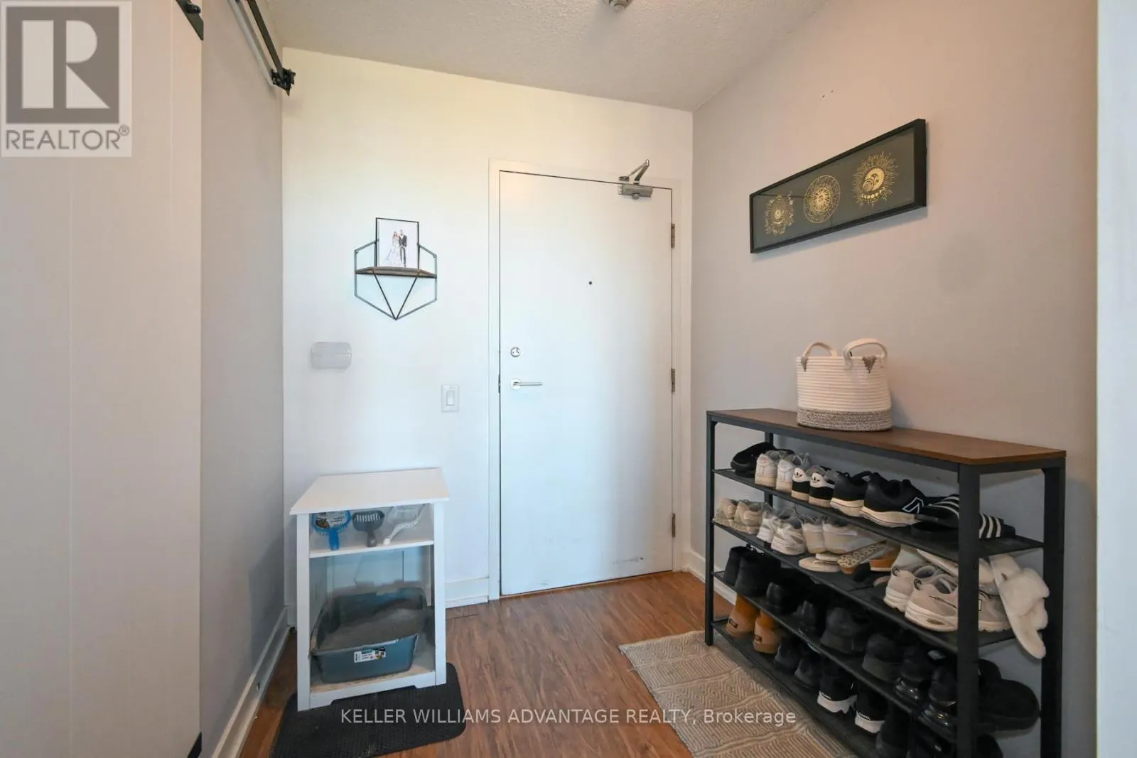 1208 - 15 SINGER COURT