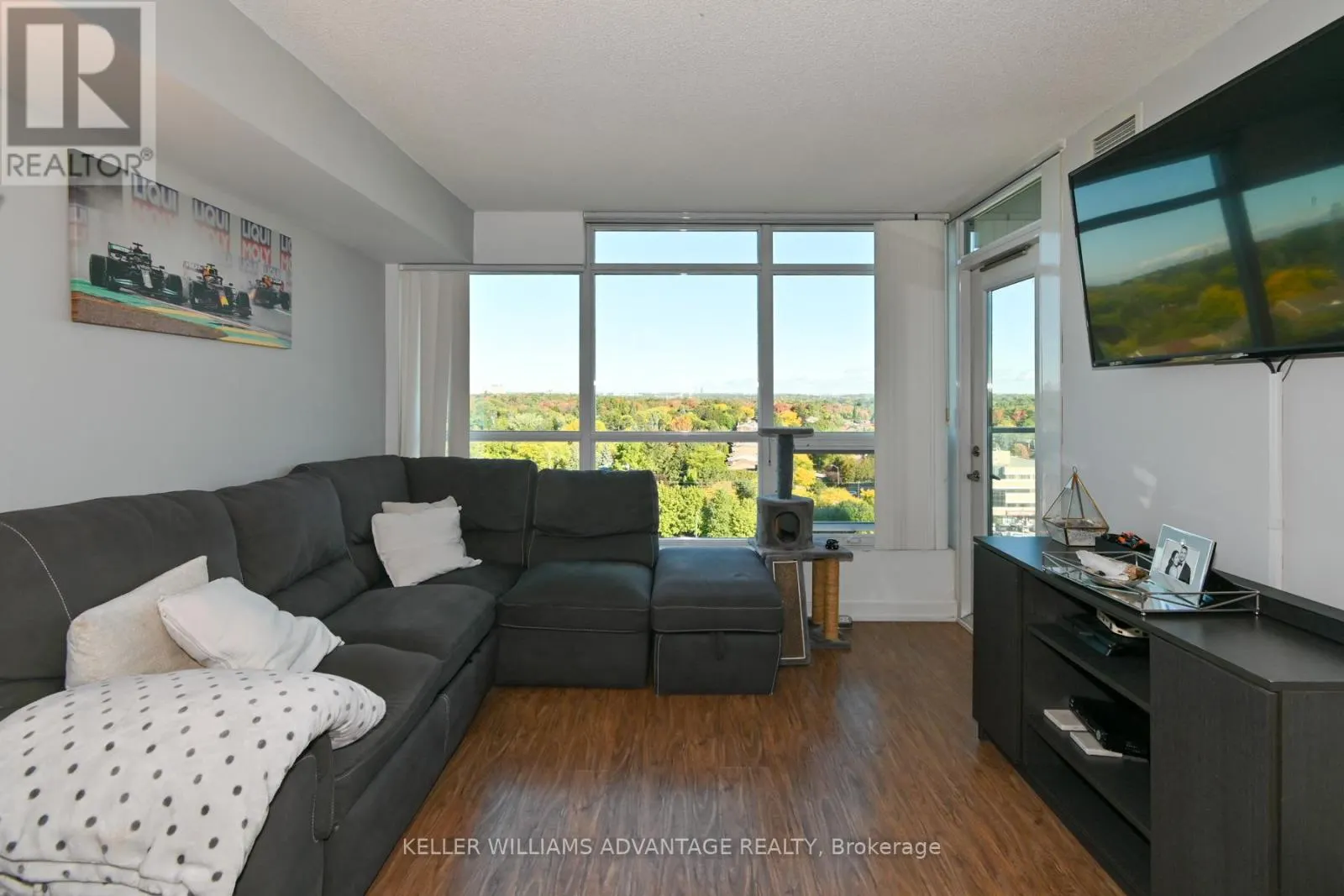 1208 - 15 SINGER COURT