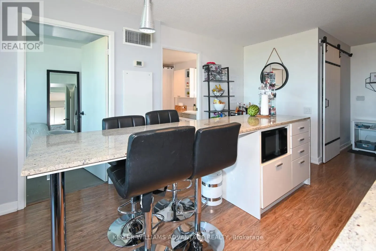 1208 - 15 SINGER COURT
