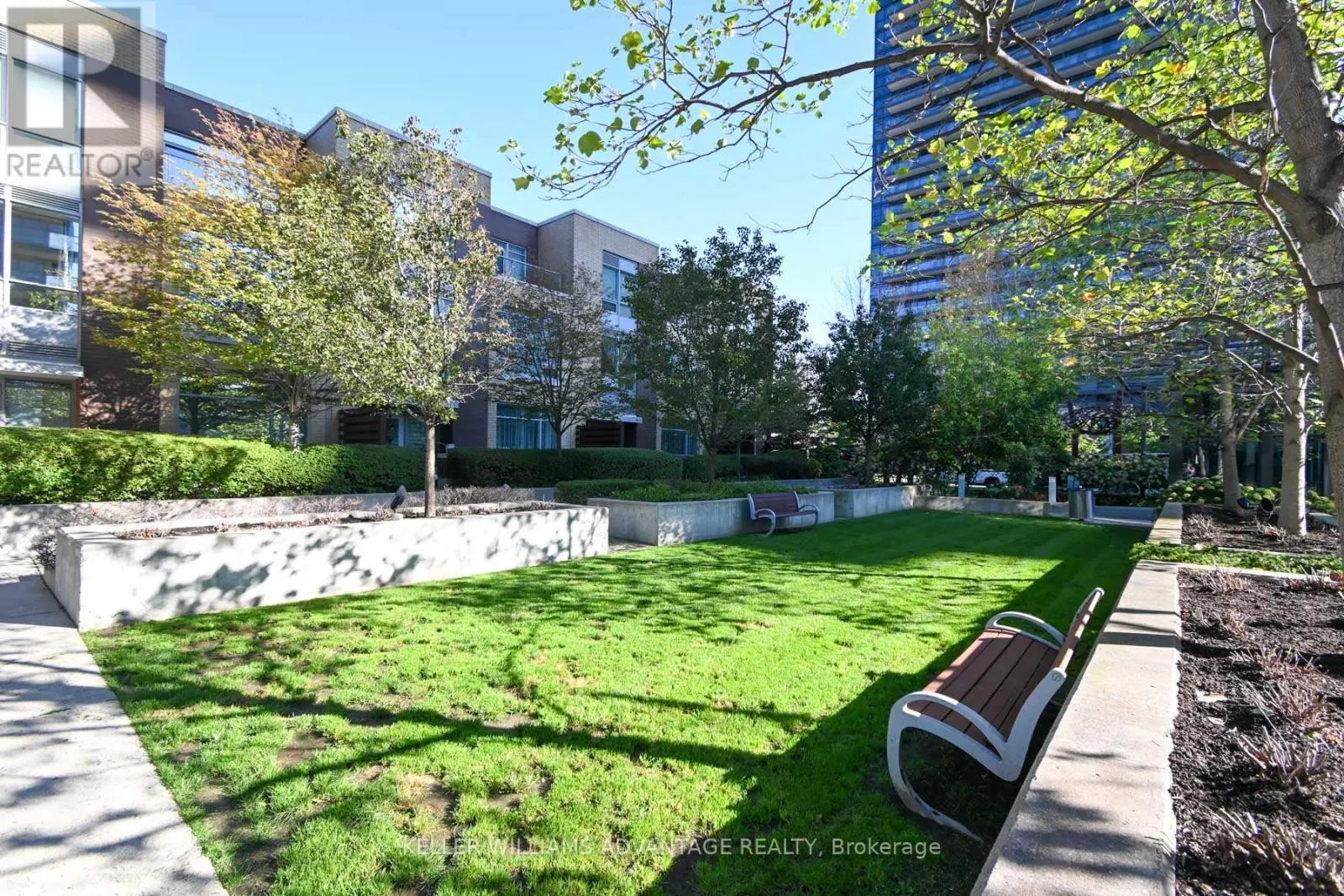 1208 - 15 SINGER COURT