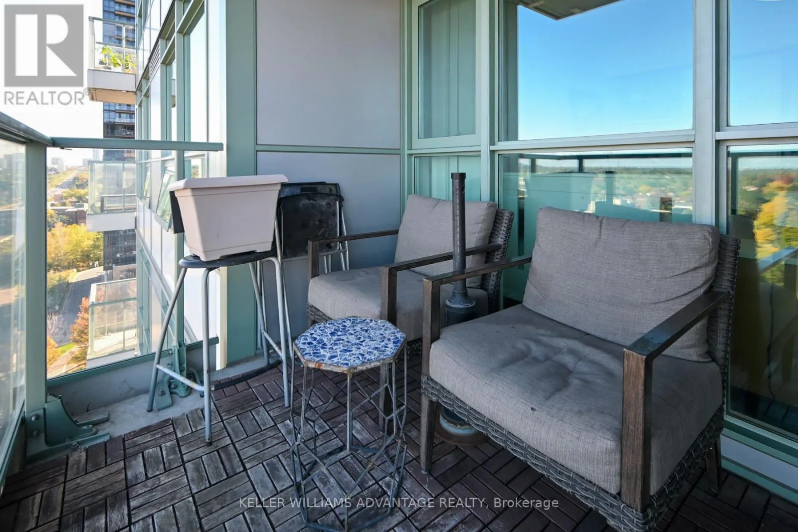 1208 - 15 SINGER COURT