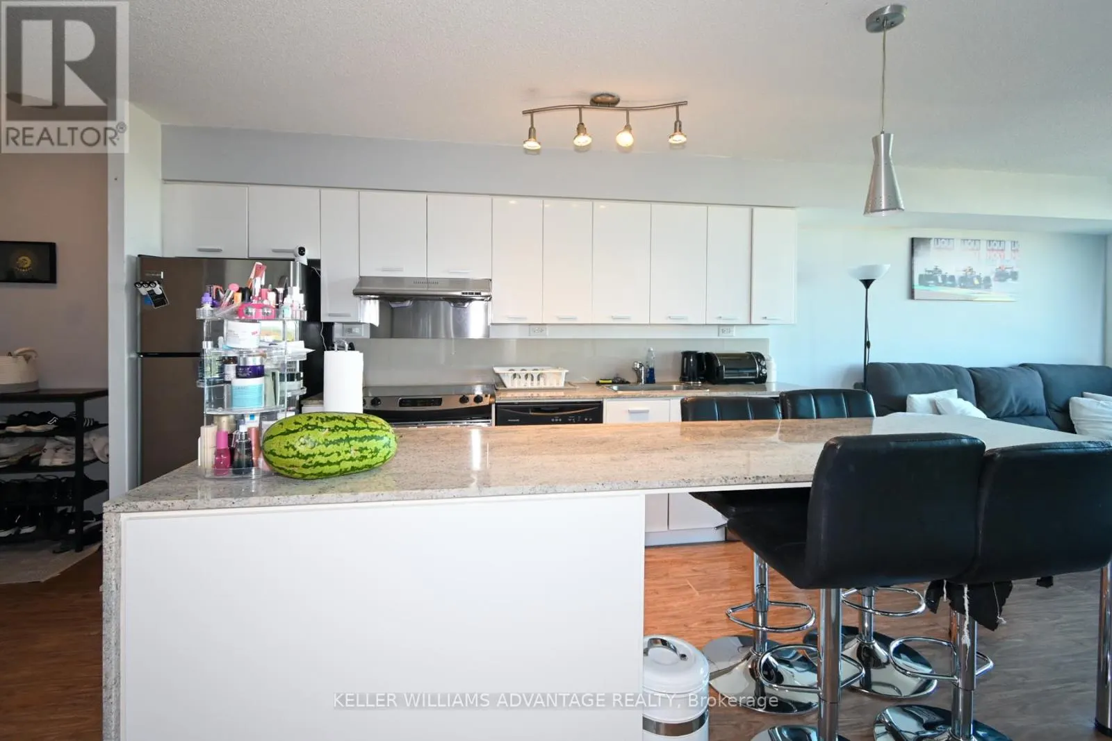 1208 - 15 SINGER COURT