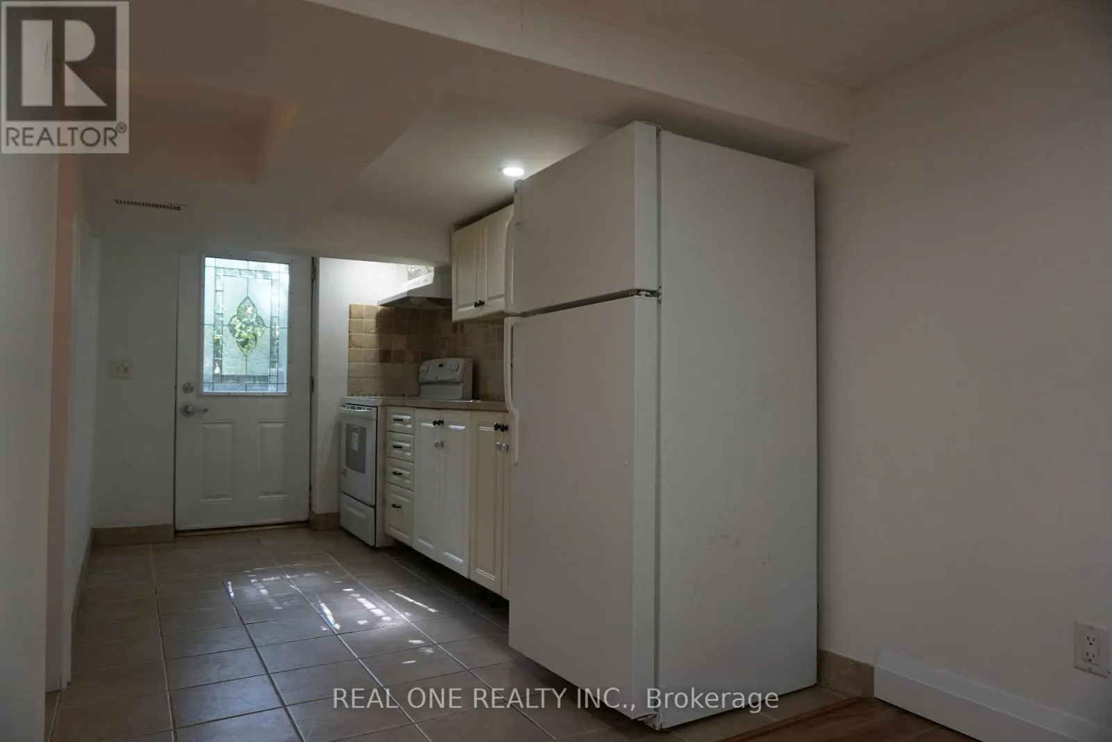 BASEMENT - 215 POYNTZ AVENUE