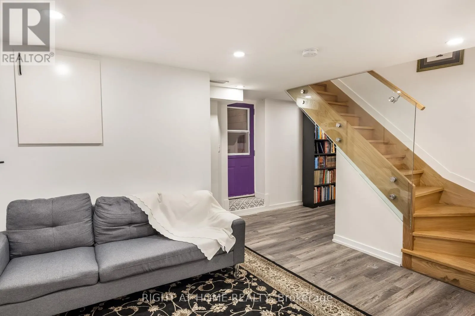 MAIN - 377 LANSDOWNE AVENUE
