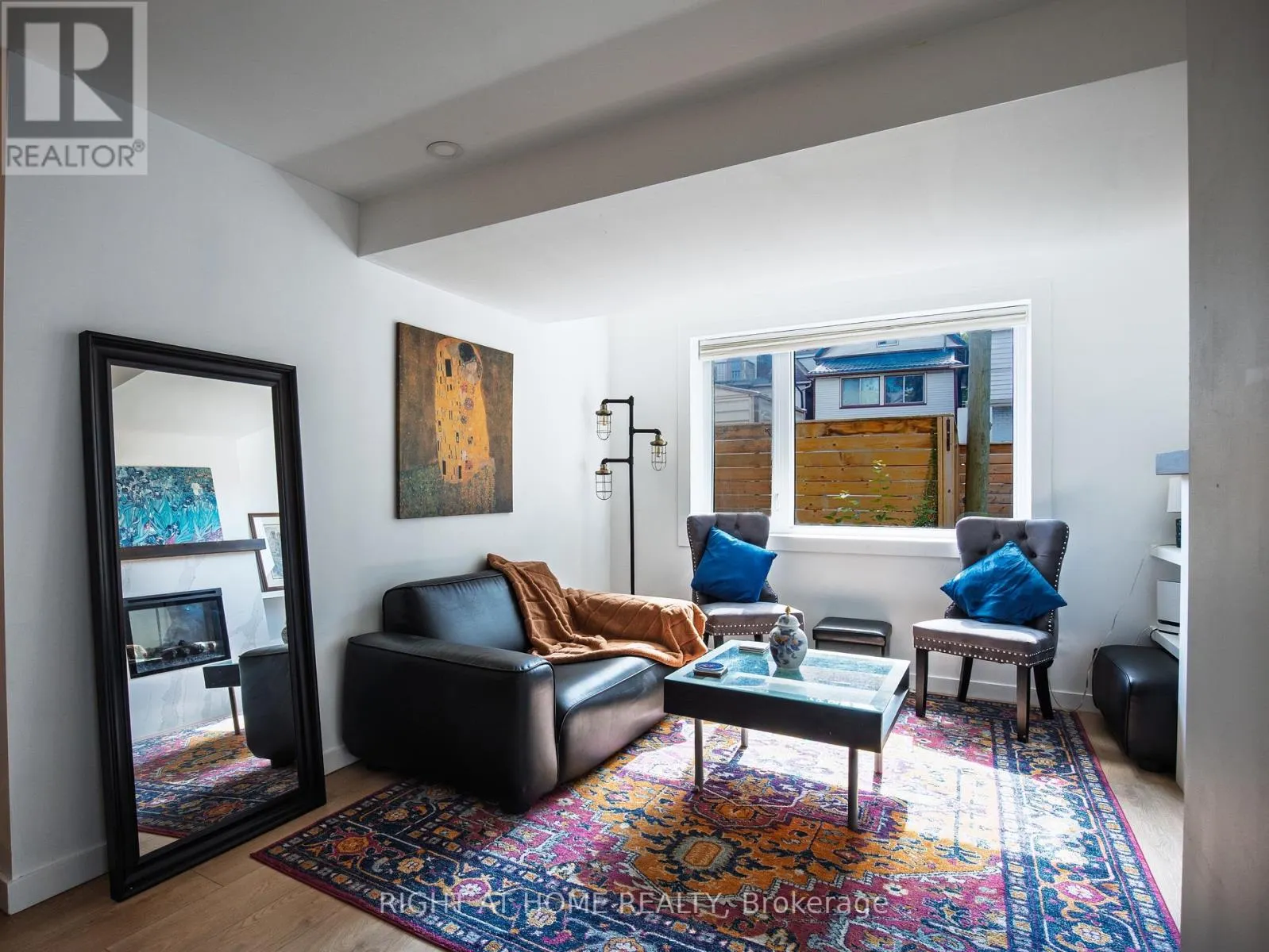 MAIN - 377 LANSDOWNE AVENUE