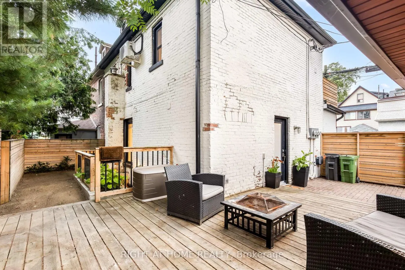 MAIN - 377 LANSDOWNE AVENUE