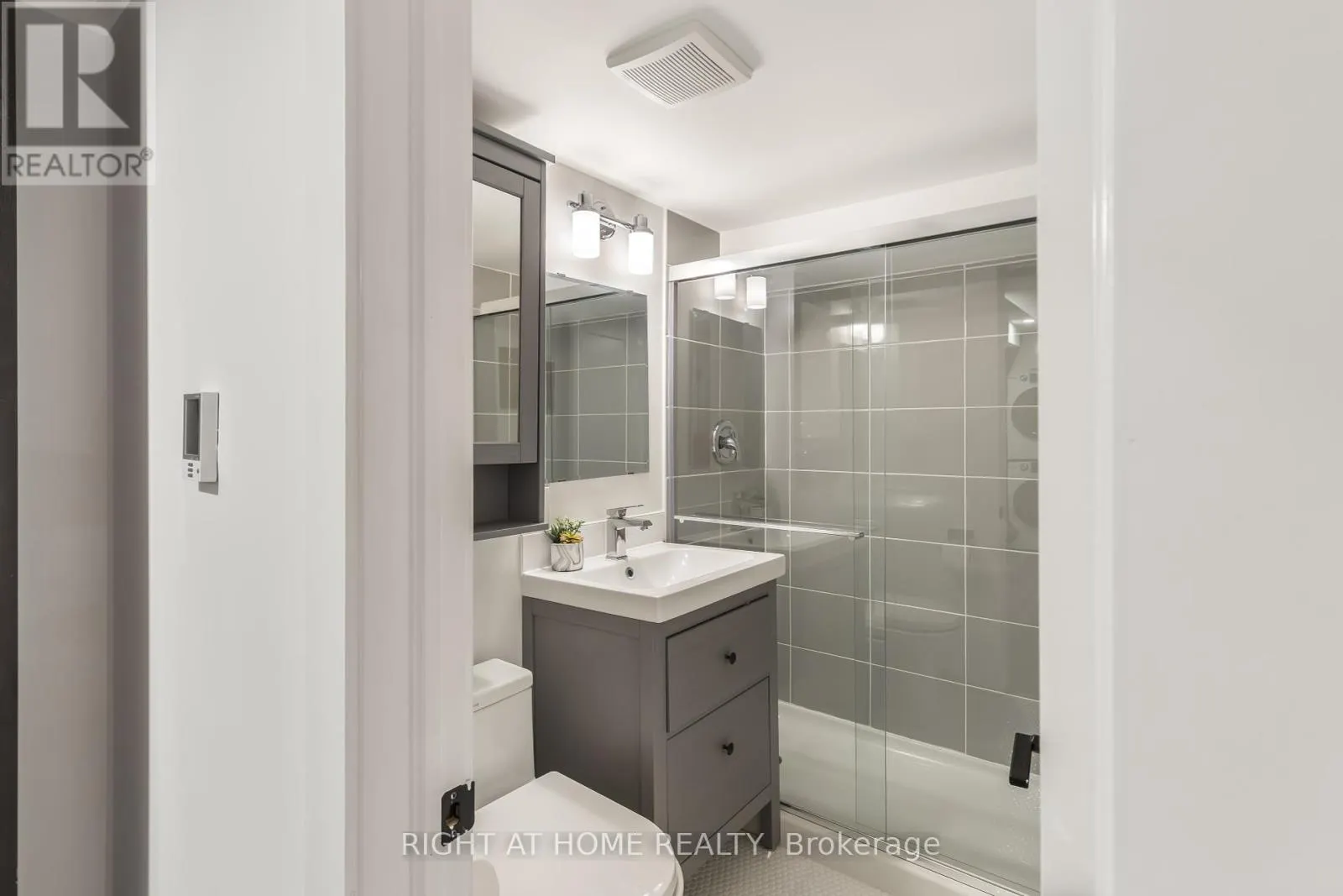 MAIN - 377 LANSDOWNE AVENUE