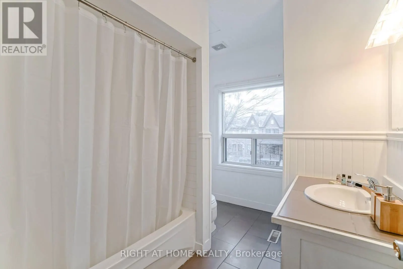 125 LISGAR STREET