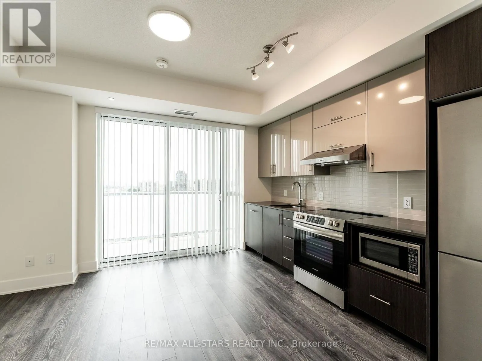 1512 - 188 FAIRVIEW MALL DRIVE
