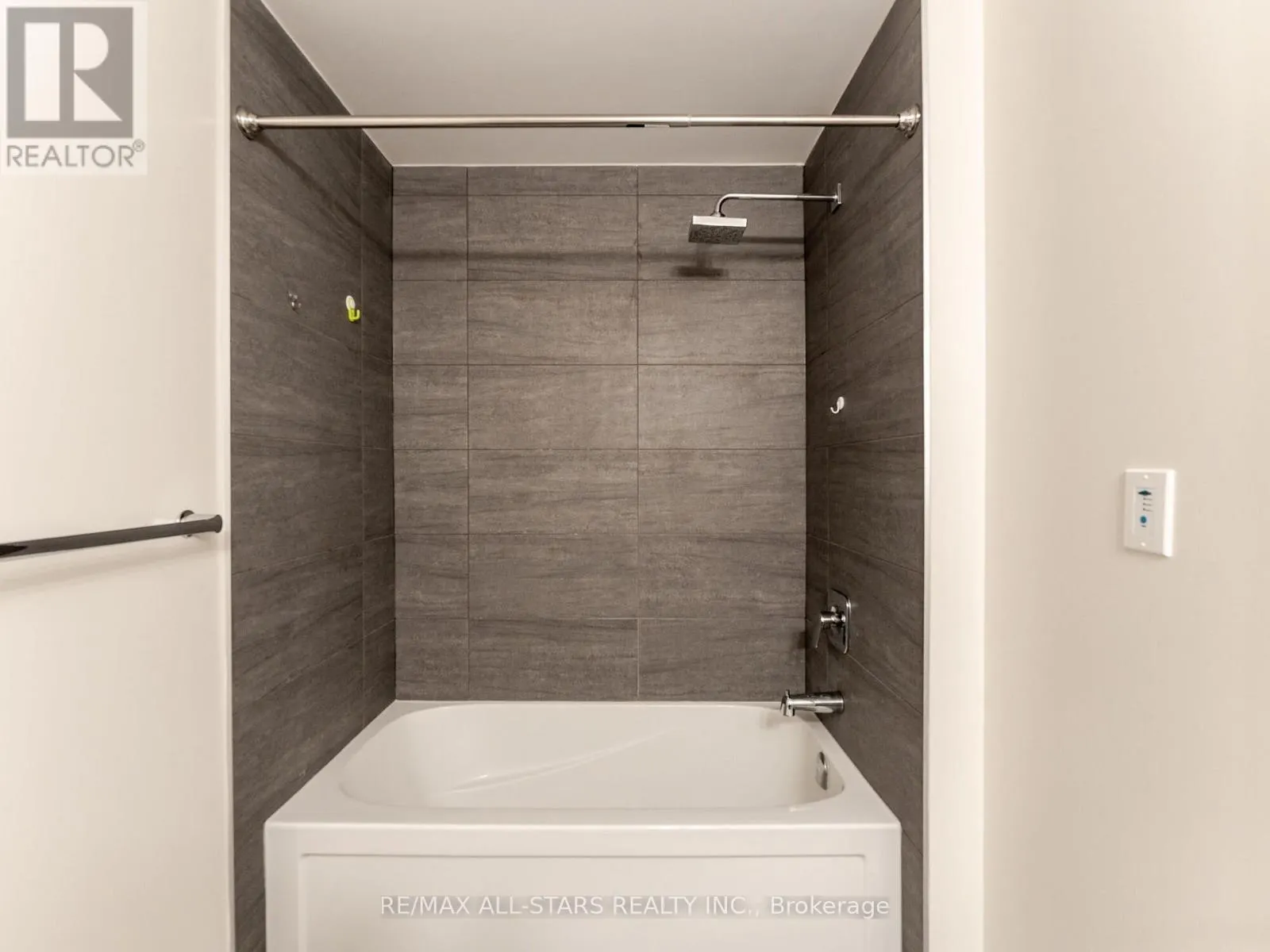 1512 - 188 FAIRVIEW MALL DRIVE