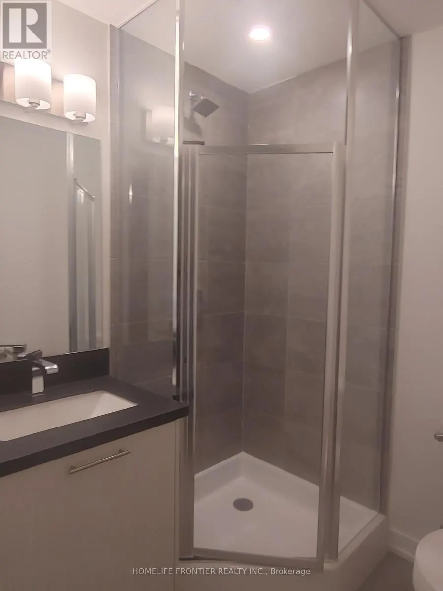 18 - 871 SHEPPARD AVENUE W