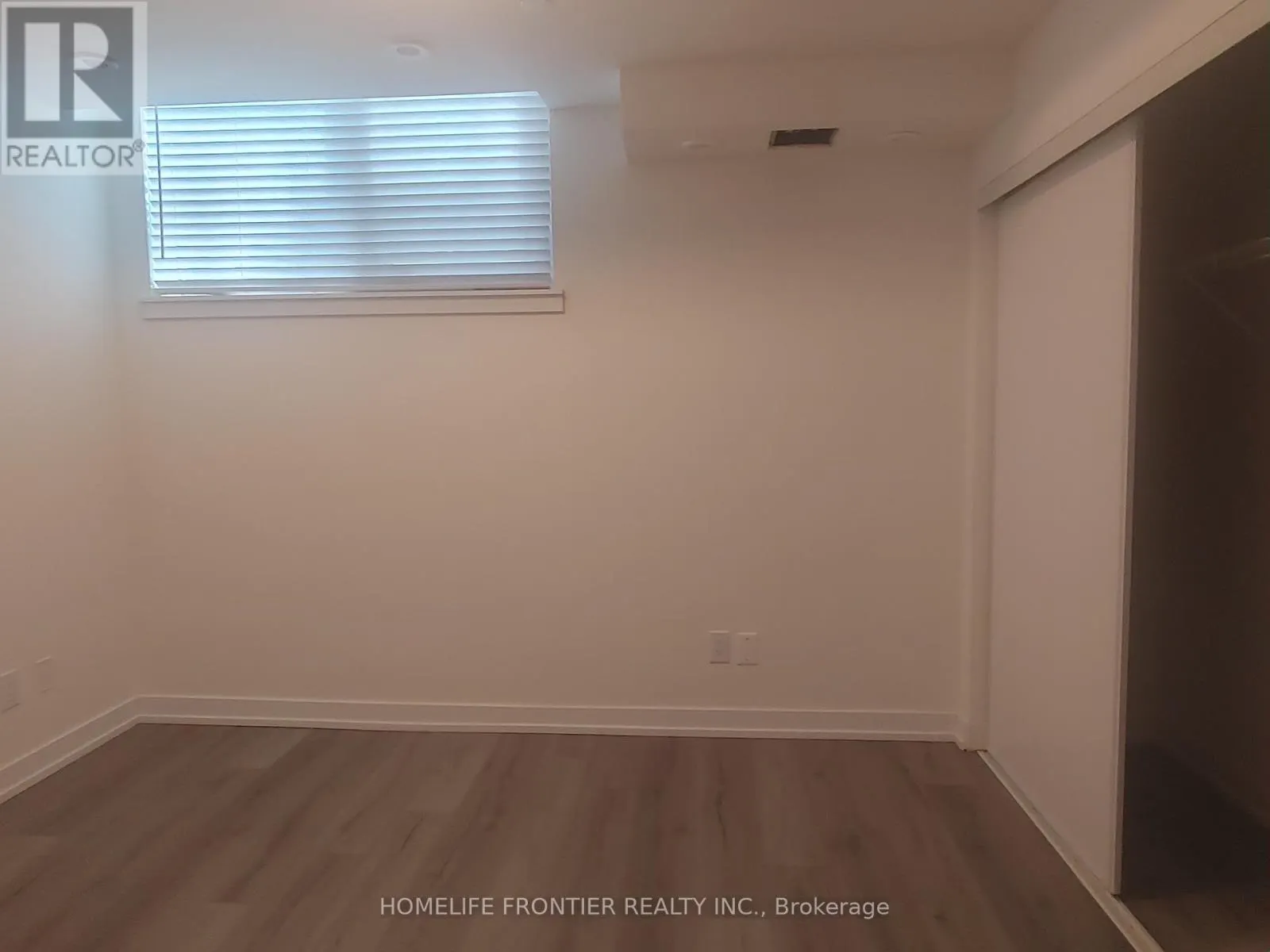 18 - 871 SHEPPARD AVENUE W