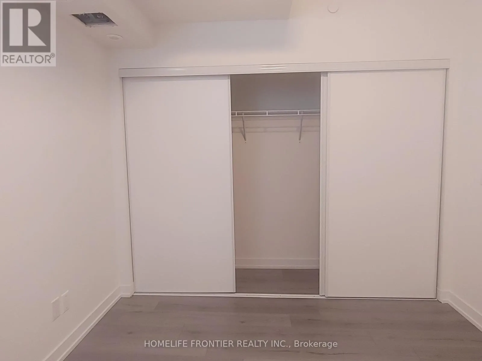 18 - 871 SHEPPARD AVENUE W