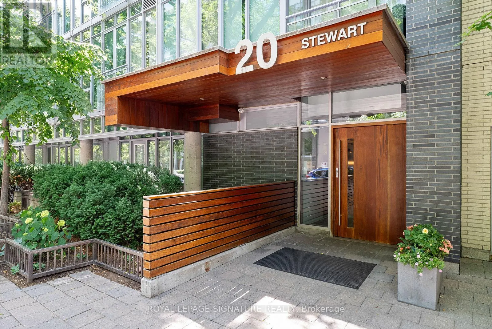 504 - 20 STEWART STREET