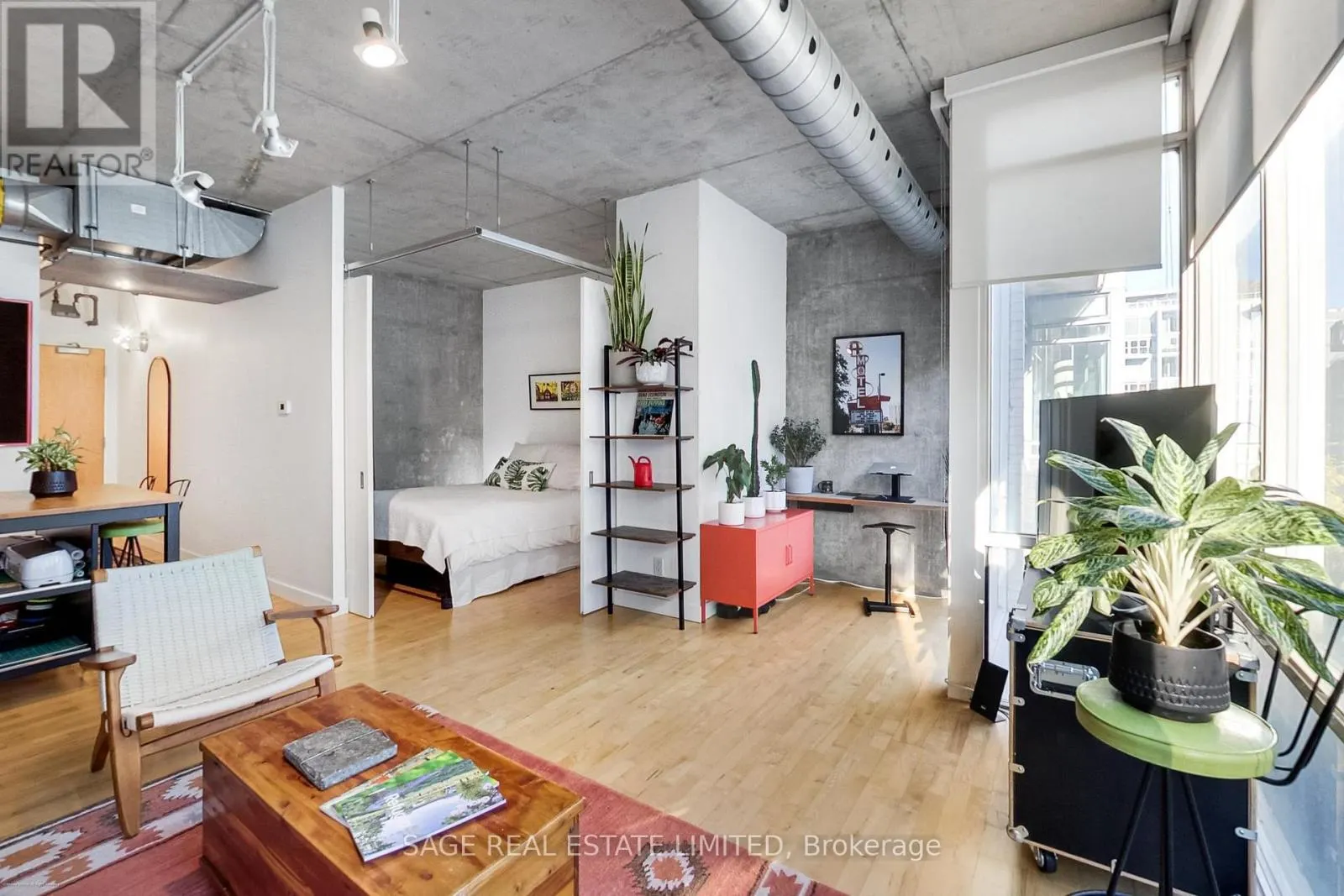 504 - 32 STEWART STREET