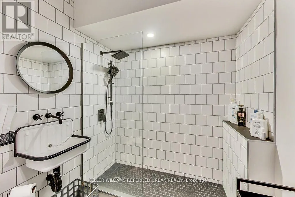 205 BATHURST STREET