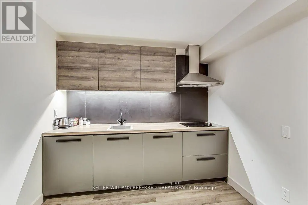 205 BATHURST STREET