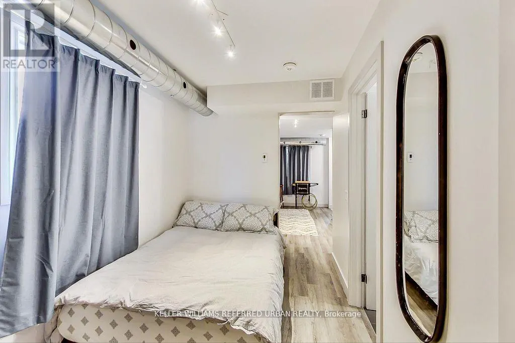 205 BATHURST STREET