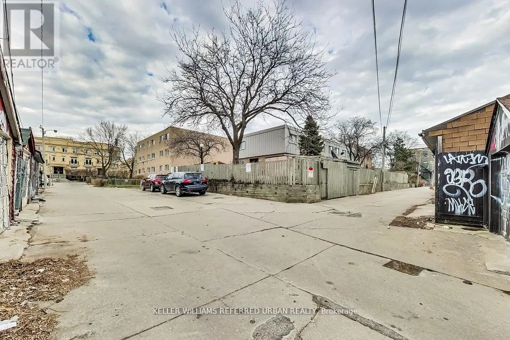 205 BATHURST STREET