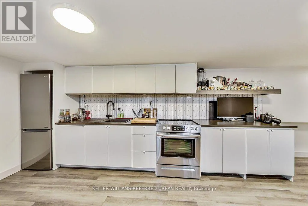 205 BATHURST STREET