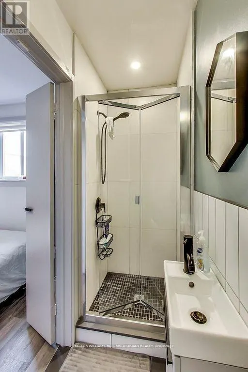 205 BATHURST STREET