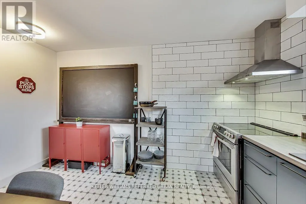205 BATHURST STREET