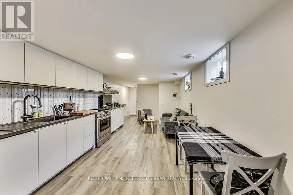 205 BATHURST STREET