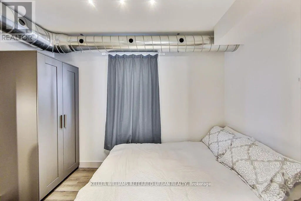 205 BATHURST STREET