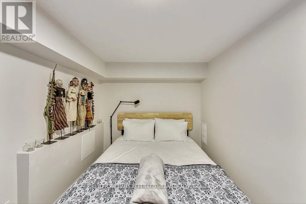 205 BATHURST STREET