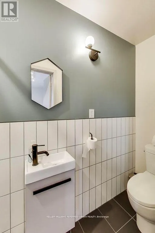 205 BATHURST STREET