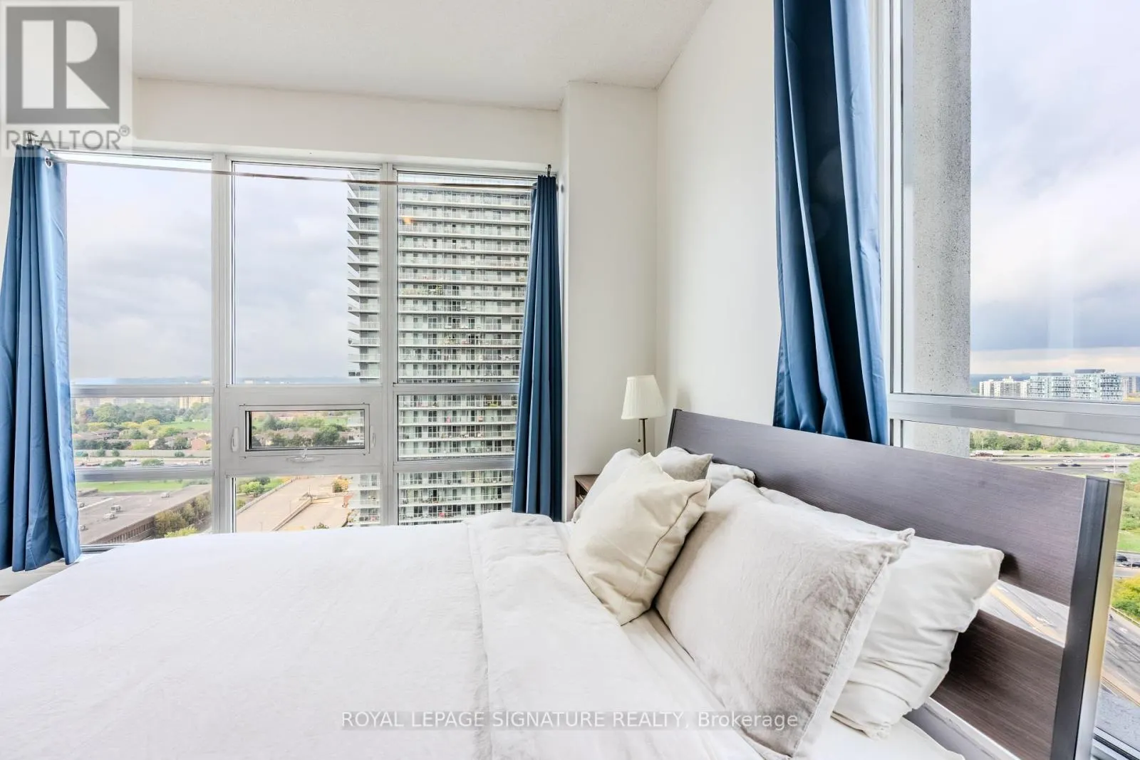 1901 - 30 HERONS HILL WAY