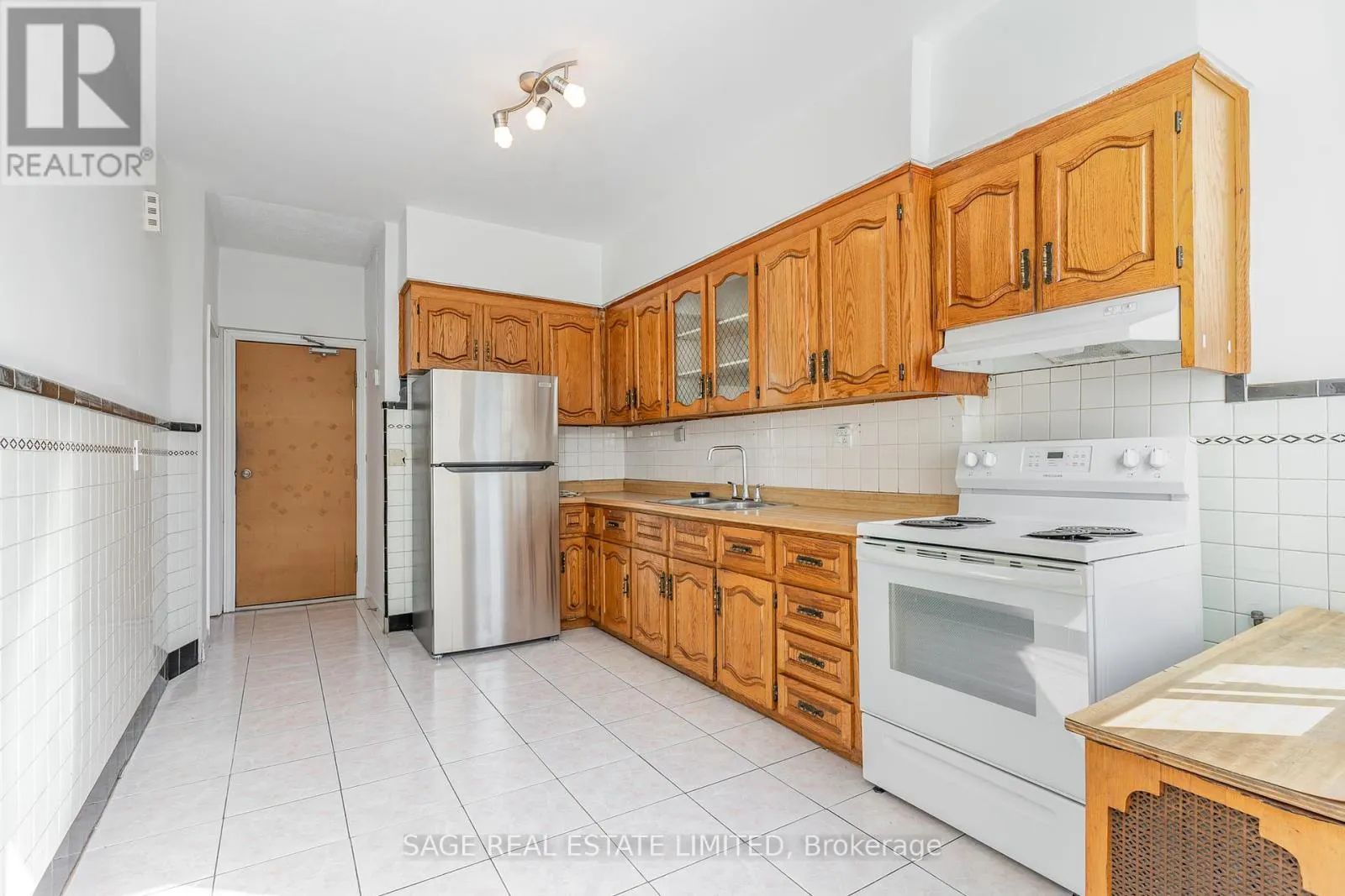MAIN - 604 OSSINGTON AVENUE