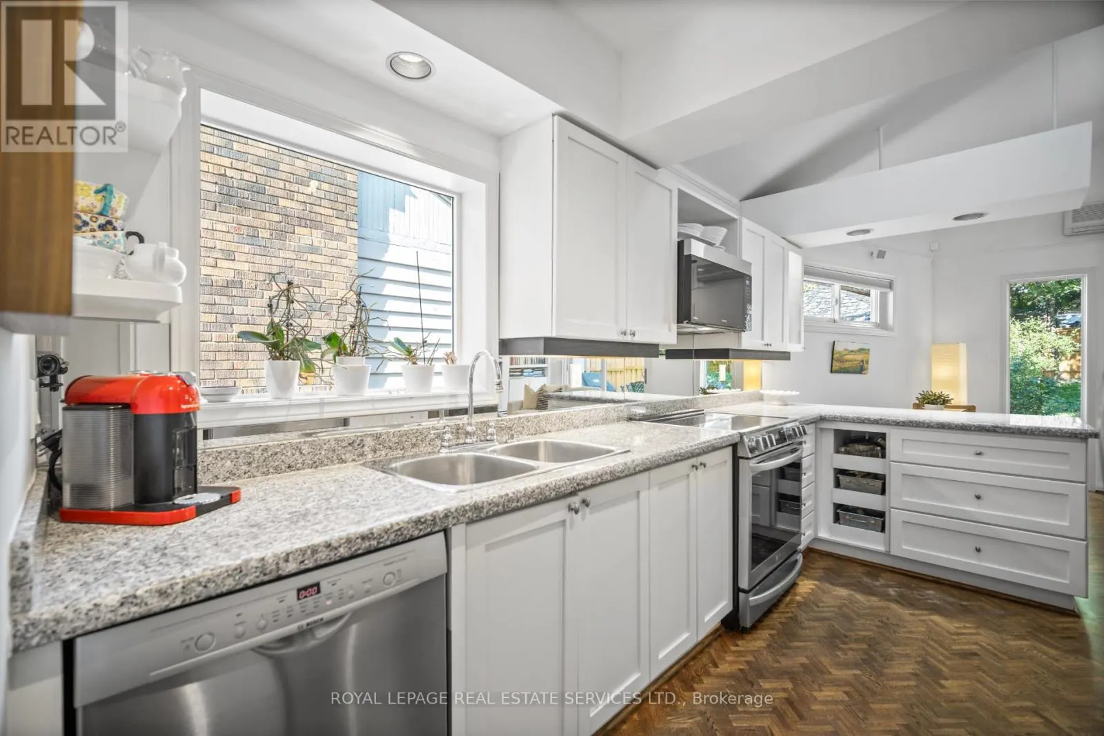 470 ROSELAWN AVENUE