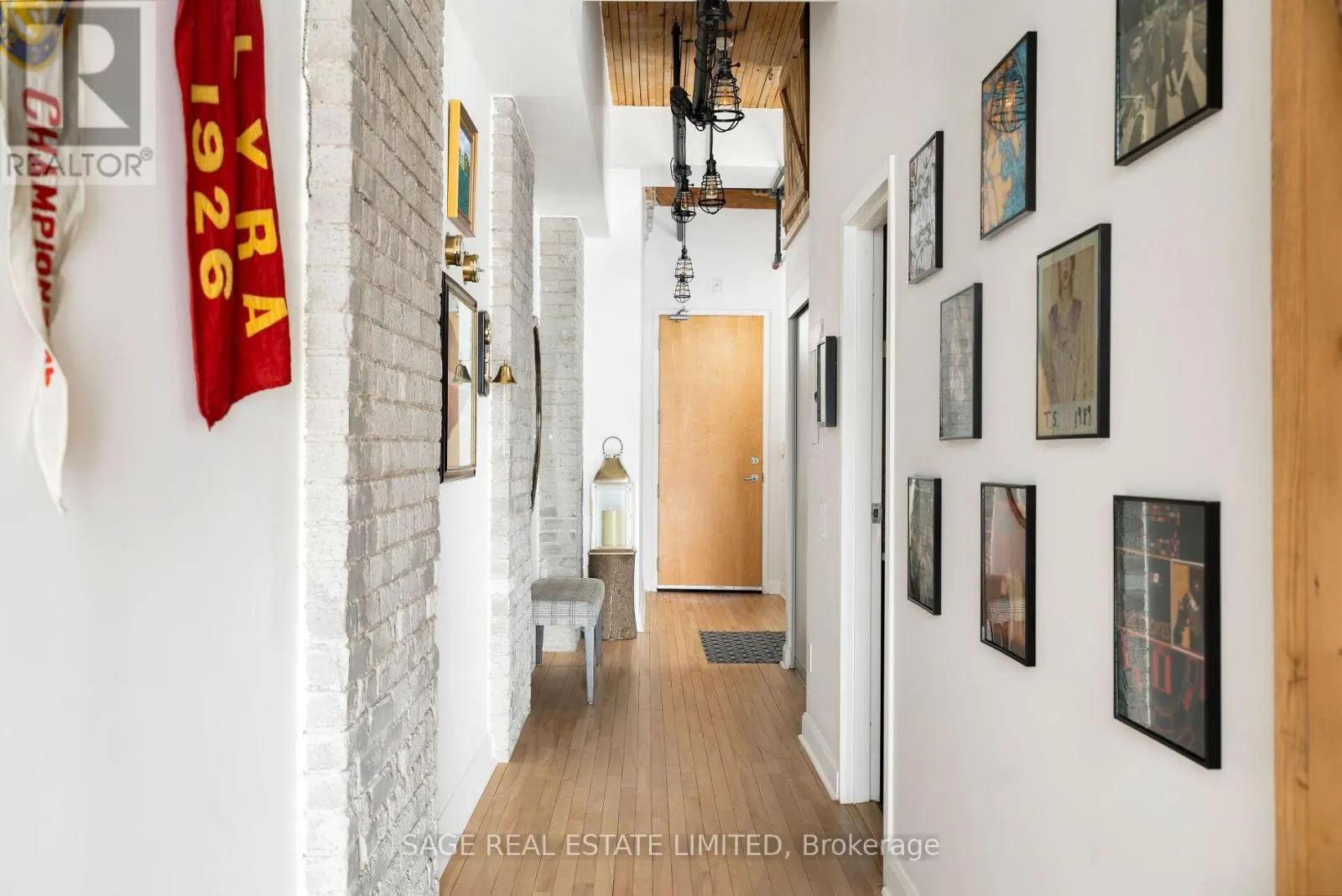 407 - 993 QUEEN STREET W