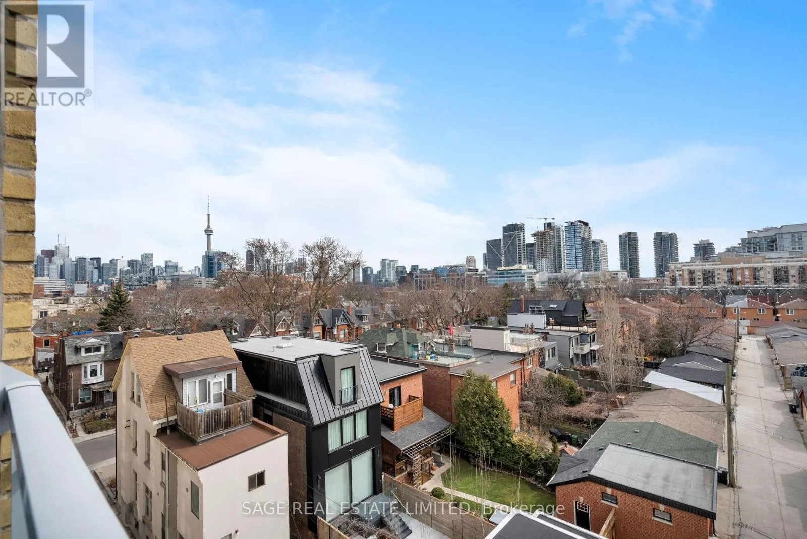 407 - 993 QUEEN STREET W