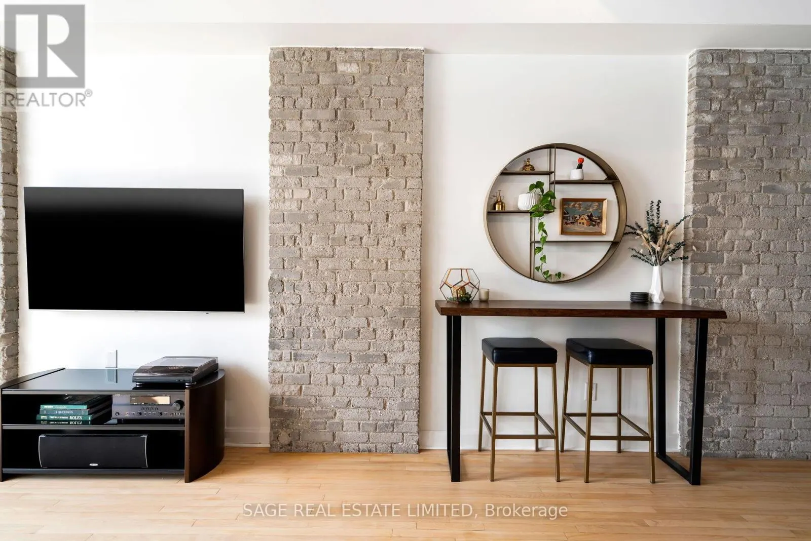 407 - 993 QUEEN STREET W
