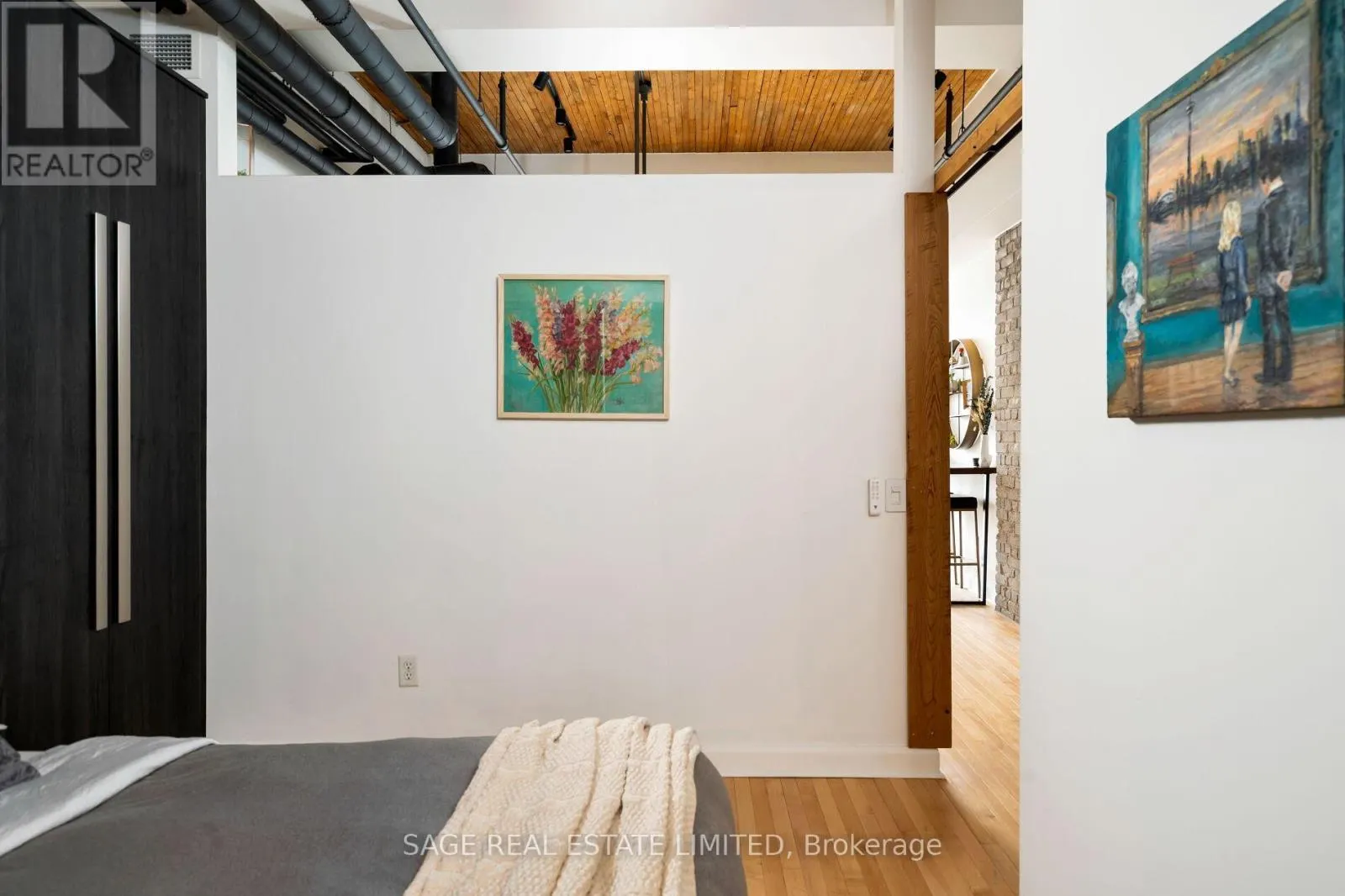 407 - 993 QUEEN STREET W