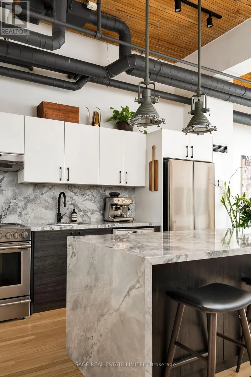 407 - 993 QUEEN STREET W