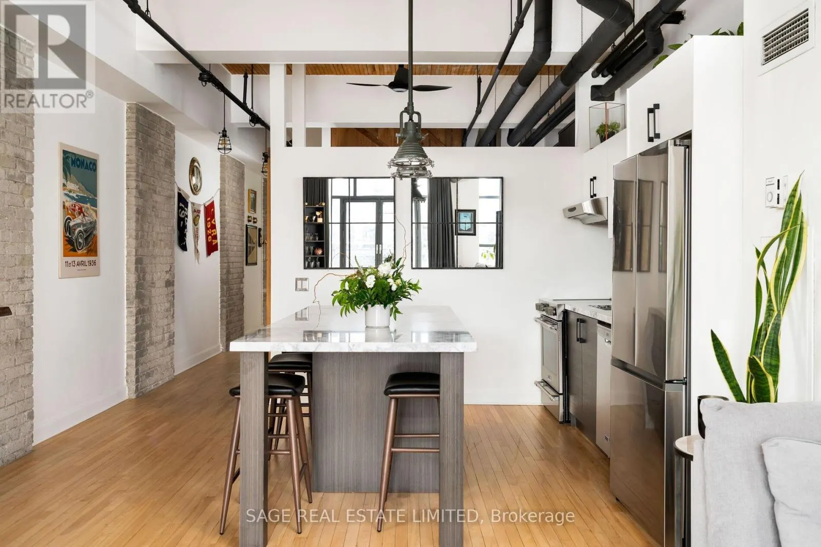 407 - 993 QUEEN STREET W