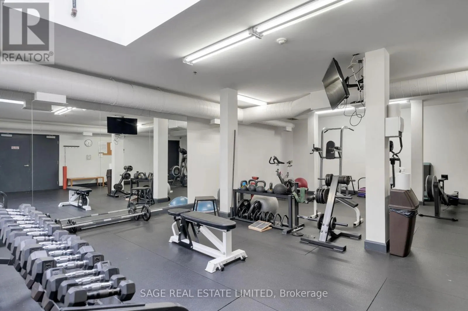 407 - 993 QUEEN STREET W