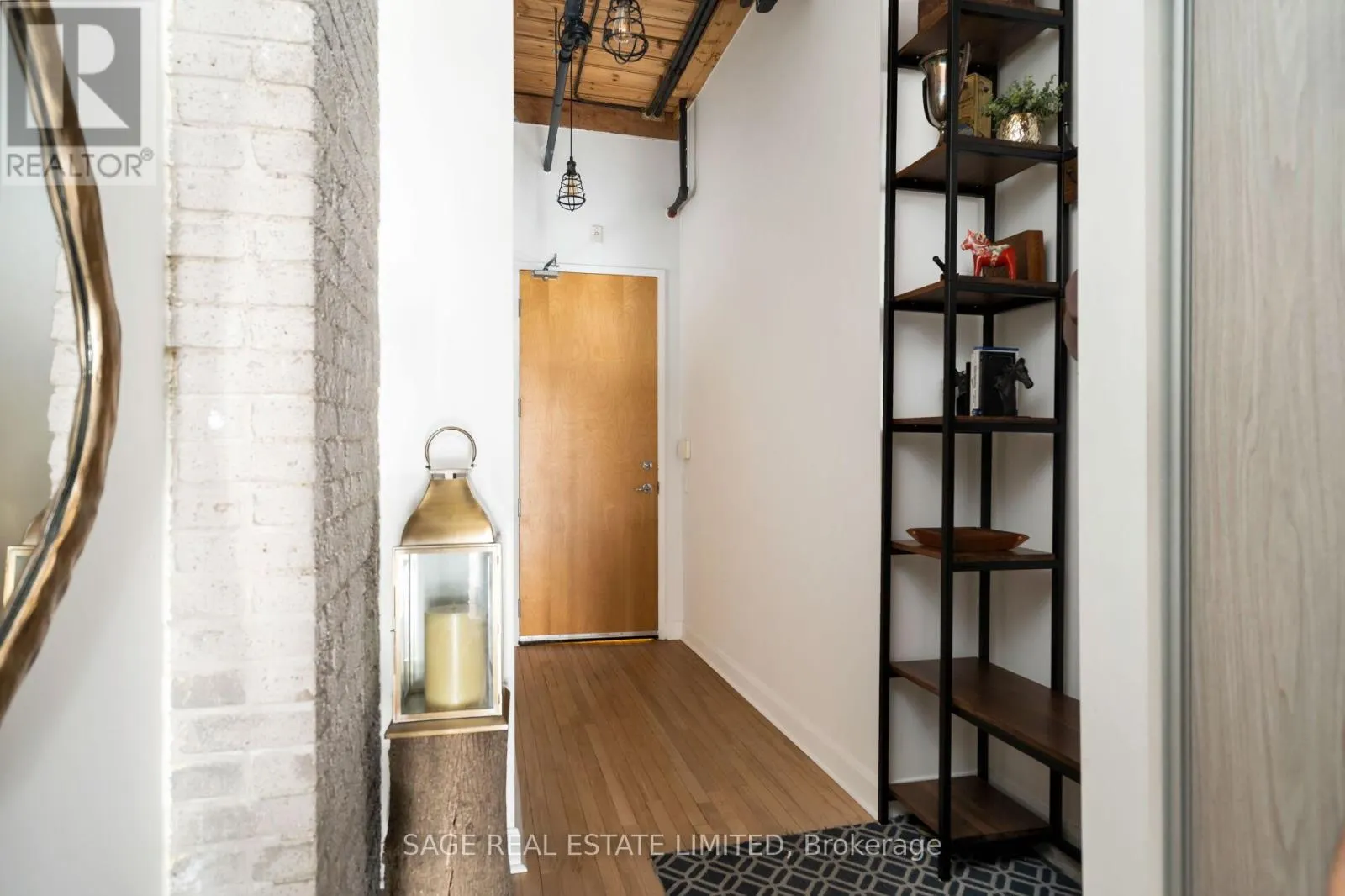 407 - 993 QUEEN STREET W