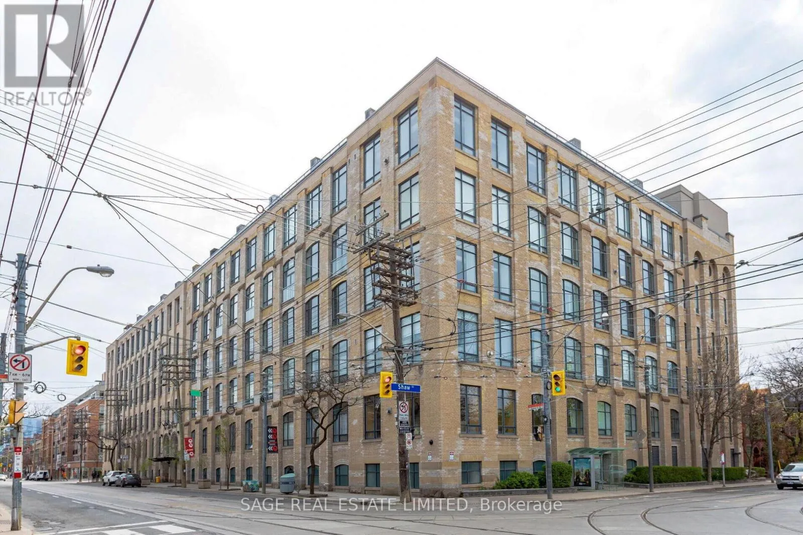 407 - 993 QUEEN STREET W