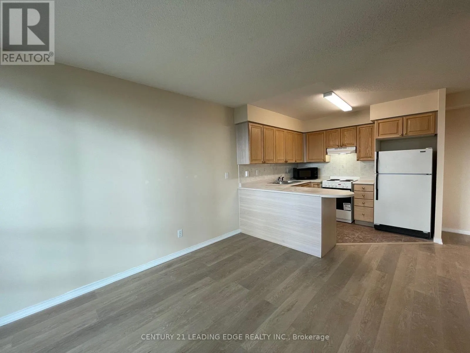 1801 - 238 DORIS AVENUE