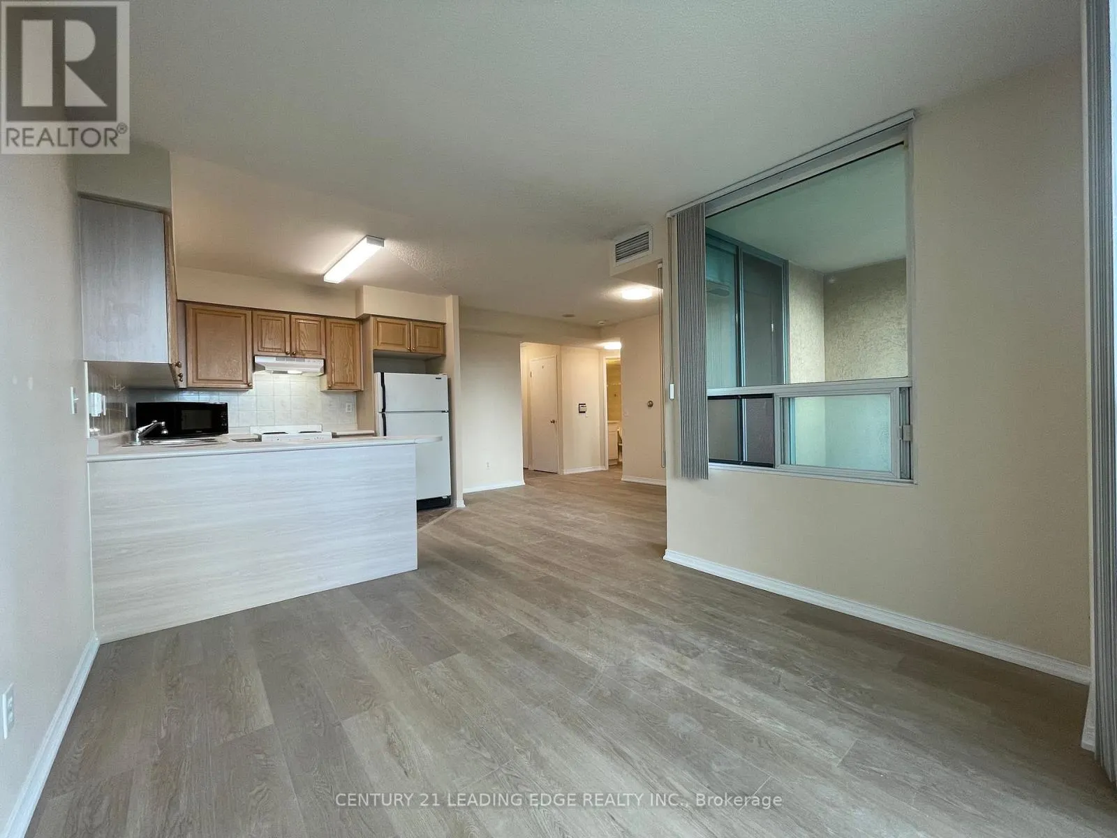 1801 - 238 DORIS AVENUE