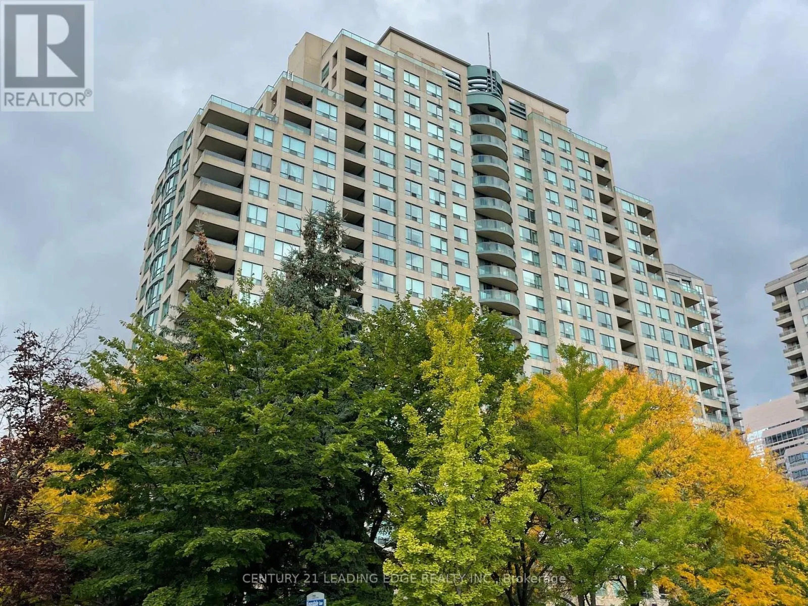 1801 - 238 DORIS AVENUE