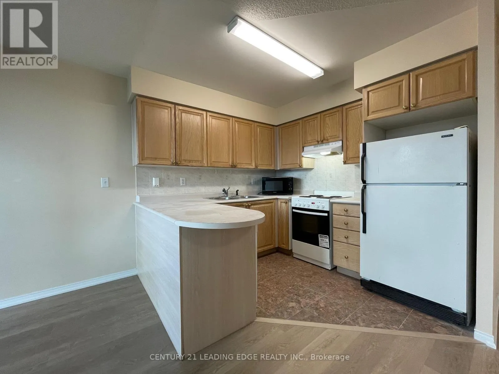 1801 - 238 DORIS AVENUE