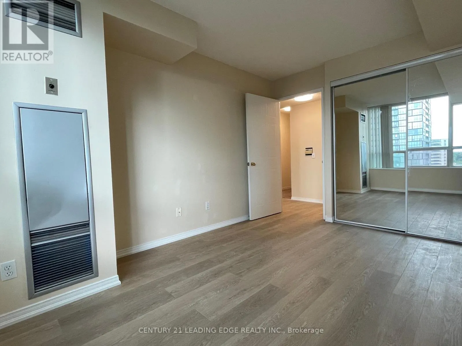 1801 - 238 DORIS AVENUE