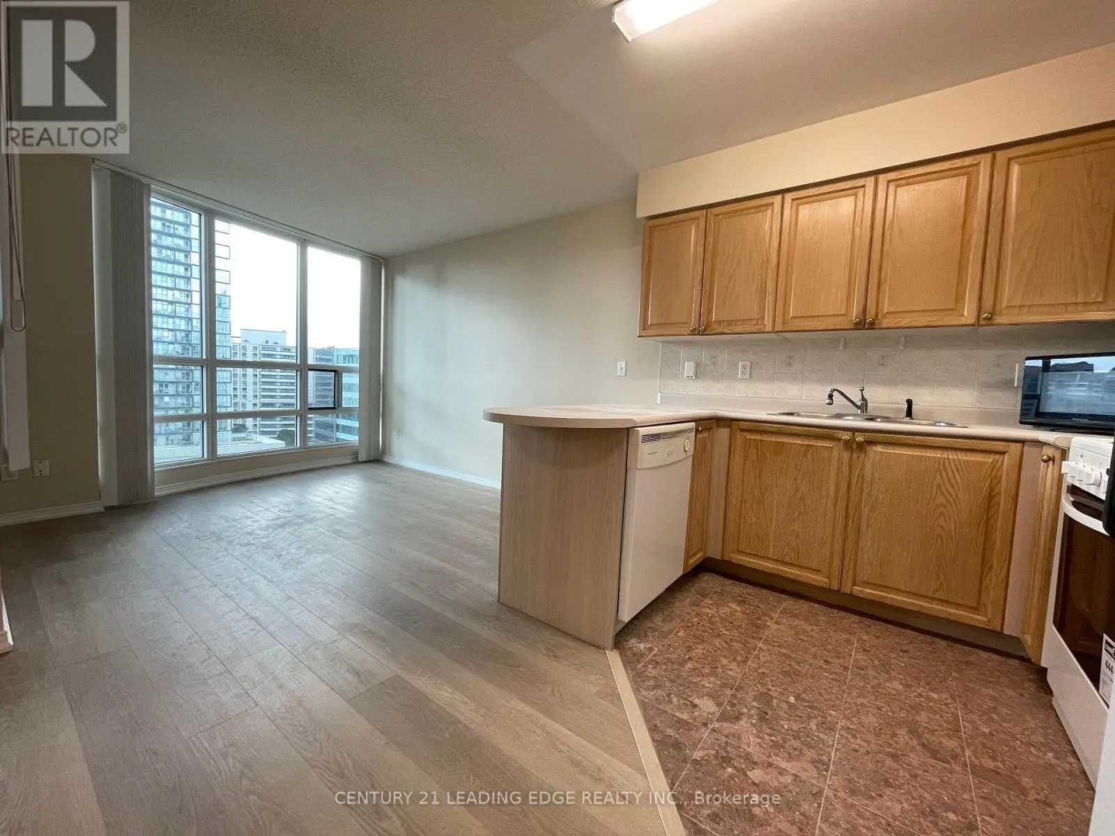 1801 - 238 DORIS AVENUE