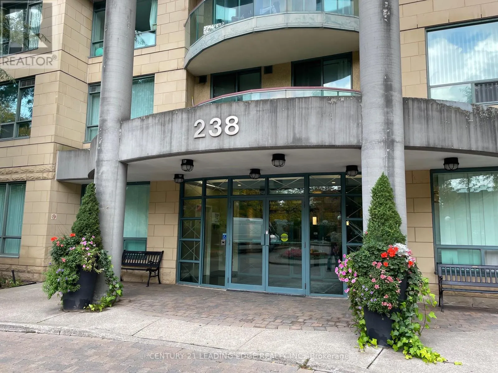 1801 - 238 DORIS AVENUE